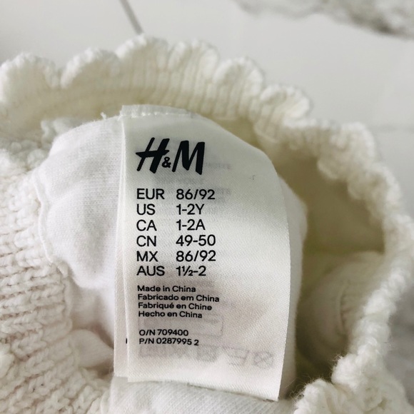 Booties and toque - Picture 5 of 6